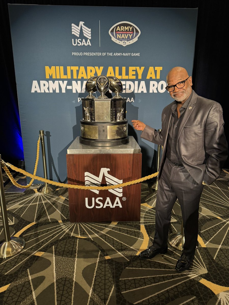 tonygates44's tweet photo. …oh, and by the way… BEAT NAVY!!!
#GoArmy #BeatNavy #ArmyNavyGame #CommanderinChiefTrophy https://t.co/NUaw9WkHey