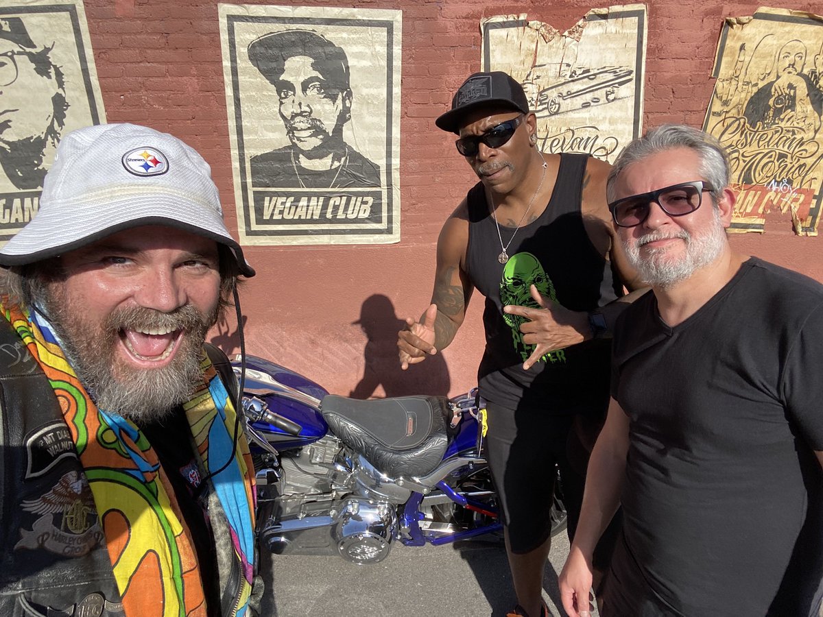 IronTrucker667's tweet photo. Absolutely gutted by this announcement…speechless! I have been a fan for decades and can’t believe this is the end. Completely #heartbroken and #Depressed AF! My dream is to produce “official” artwork to celebrate my favorite band #RIP @sepulturacombr #Sepultura #QuadraTour 😭 https://t.co/NiM3Th40Uh