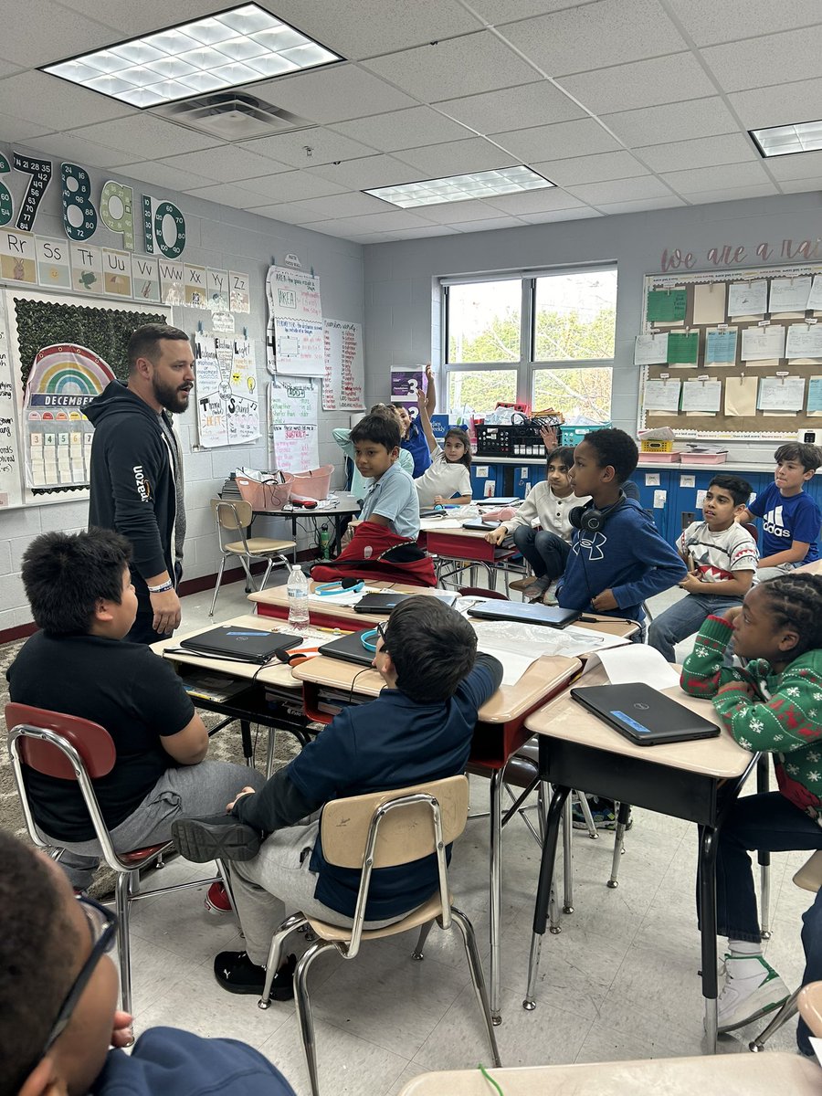 3rd grade participated in Hour of Code with community members from Amazon! Students had an introduction to computer science and built a virtual dance party by creating their own avatars, backgrounds and dance moves! #hourofcode #computerscience #amazon