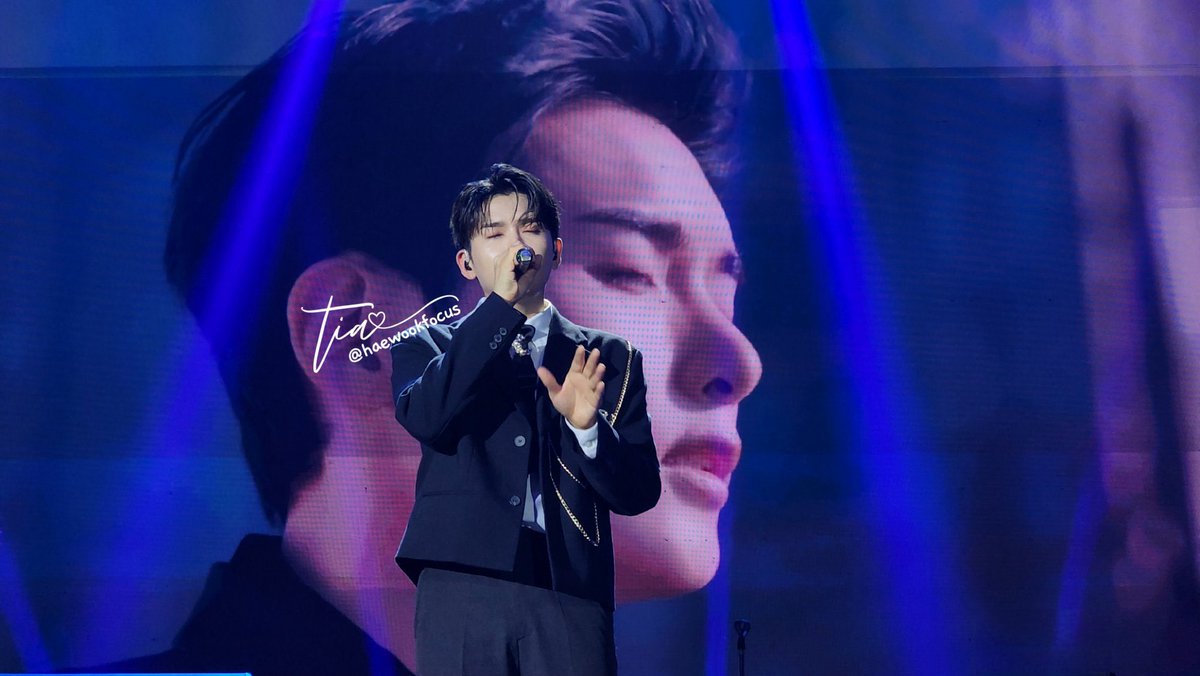 Ryeonggunara's tweet photo. Concierto “Another Journey” de Rossa en Indonesia con su invitado #RYEOWOOK ~
Fanpics: haewookfocus
#RYEOSSA #RYEOWOOKXROSSA #RYEOWOOK #려욱 #령구 #령구나라 https://t.co/xBJdvXDeLn