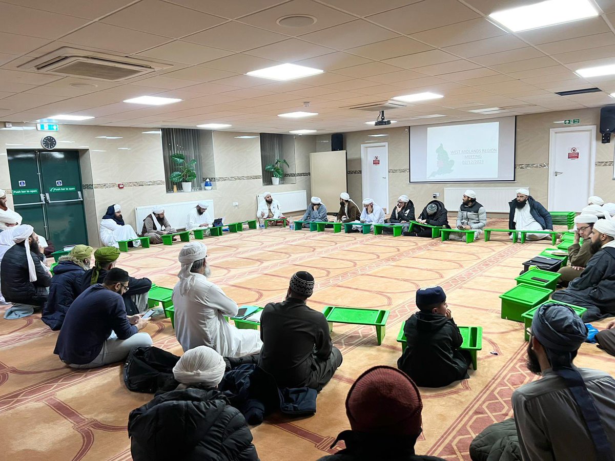 On Saturday 2nd December, a meeting took place of representatives of West Midlands Region of Dawat-E-Islami led by Syed Ammar Attari (Head of West Midlands Region). From the West Midlands, County heads, Head of Boroughs and ward coordinators were present from across the region.