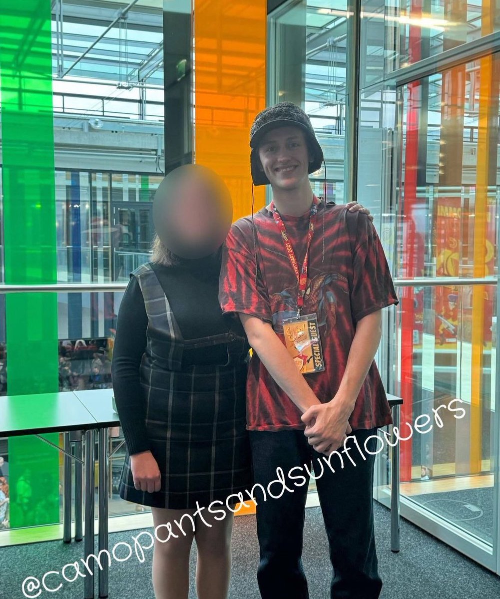 xpunkspirationx's tweet photo. Some pics of Percy with fans today! So refreshing seeing him happy and smiling 🥹 #PercyHynesWhite

(via camopantsandsunflowers on IG) https://t.co/o5ln5QJbpi
