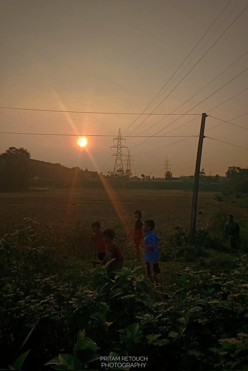 Flamed_boy's tweet photo. "The potential possibilities of any child are the most intriguing and stimulating in all creation"
.
.
Shot on:-@iqooind 
.
.
#childhood #childrenphotography #children #sunset #sun #evening #photooftheday #photogallery #childofgod #evenings #pritamretouch #photographers_of_india https://t.co/oMPmjfeHpA