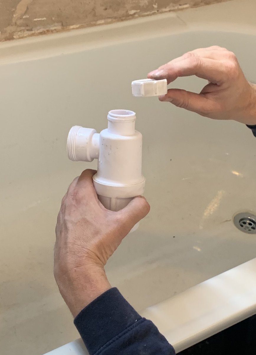 SwannPlumbing's tweet photo. The quality of some of the fittings in our industry is shocking at the moment. Buy cheap you definitely buy twice. Not using #Viva again. Customers supplied. Back to #quality #McAlpine fittings. #canterbury #whitstable https://t.co/sP9f3r1ZUg