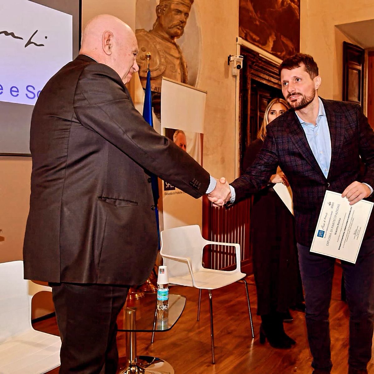 nicolamirotta's tweet photo. Giovedì 23 novembre, mi hanno consegnato il diploma della #SPESacademy "Carlo Azeglio #Ciampi" presso il @centrostudiusa. La #cerimonia di è svolta durante la lectio magistralis di Carlo #Nordio del @minGiustizia, presenti anche Enrico #Giovannini e @Irpino1959, che ringrazio. https://t.co/5IEx3LEYPX