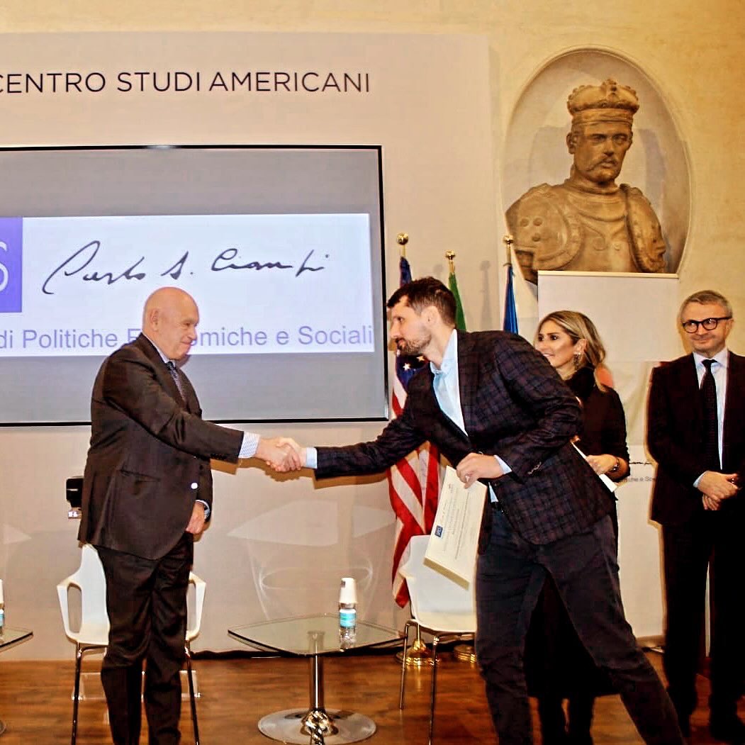 nicolamirotta's tweet photo. Giovedì 23 novembre, mi hanno consegnato il diploma della #SPESacademy "Carlo Azeglio #Ciampi" presso il @centrostudiusa. La #cerimonia di è svolta durante la lectio magistralis di Carlo #Nordio del @minGiustizia, presenti anche Enrico #Giovannini e @Irpino1959, che ringrazio. https://t.co/5IEx3LEYPX