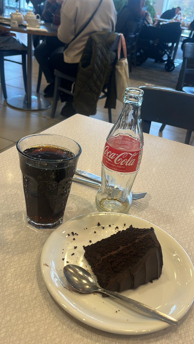 zachariahassler's tweet photo. Thanks to the John Lewis app for a free slice of cake and a drink no minimum spend just sign up and get this free 😂
#johnlewis #free #cake #freehacks https://t.co/8gp4PzTBLq