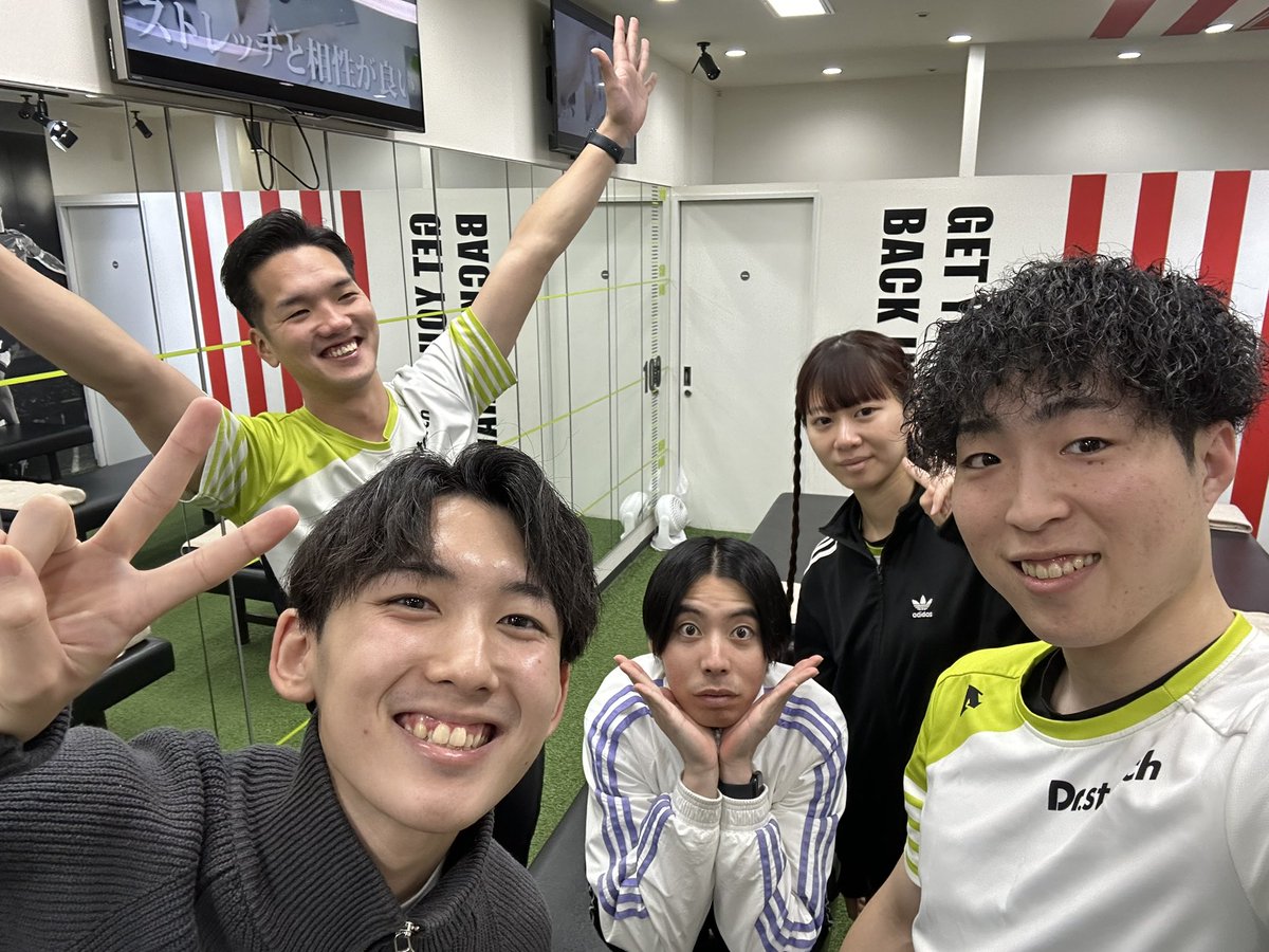nobitel3's tweet photo. 今日は上本町YUFURA店の横山トレーナーが朝礼に来てくださりました！

繁盛店の思考を取り入れなんばウォークが変わりますよ！✨
心遣いが溢れ、ありがとうがもらえた1日でした！最高✌️✌️

#d1wgp3 
#ドクターストレッチ 
#なんばウォーク日本橋駅前店
#D1隊長チーム7 https://t.co/Ewo6wuXEHF