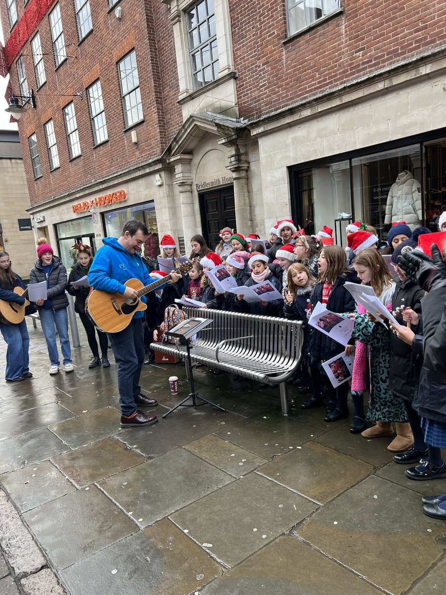 teresajonesTC's tweet photo. @NGHSmusic Sounding great girls 🎄 https://t.co/WrCIWdJUyA