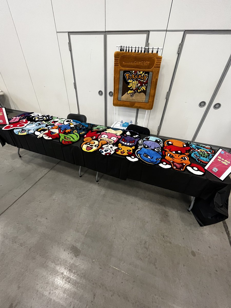 strifemade's tweet photo. 41 rugs and if I go home with 1 I will cry so if you’re in the Niagara area pull up to kuya con 🤠 https://t.co/szEEZcVCik