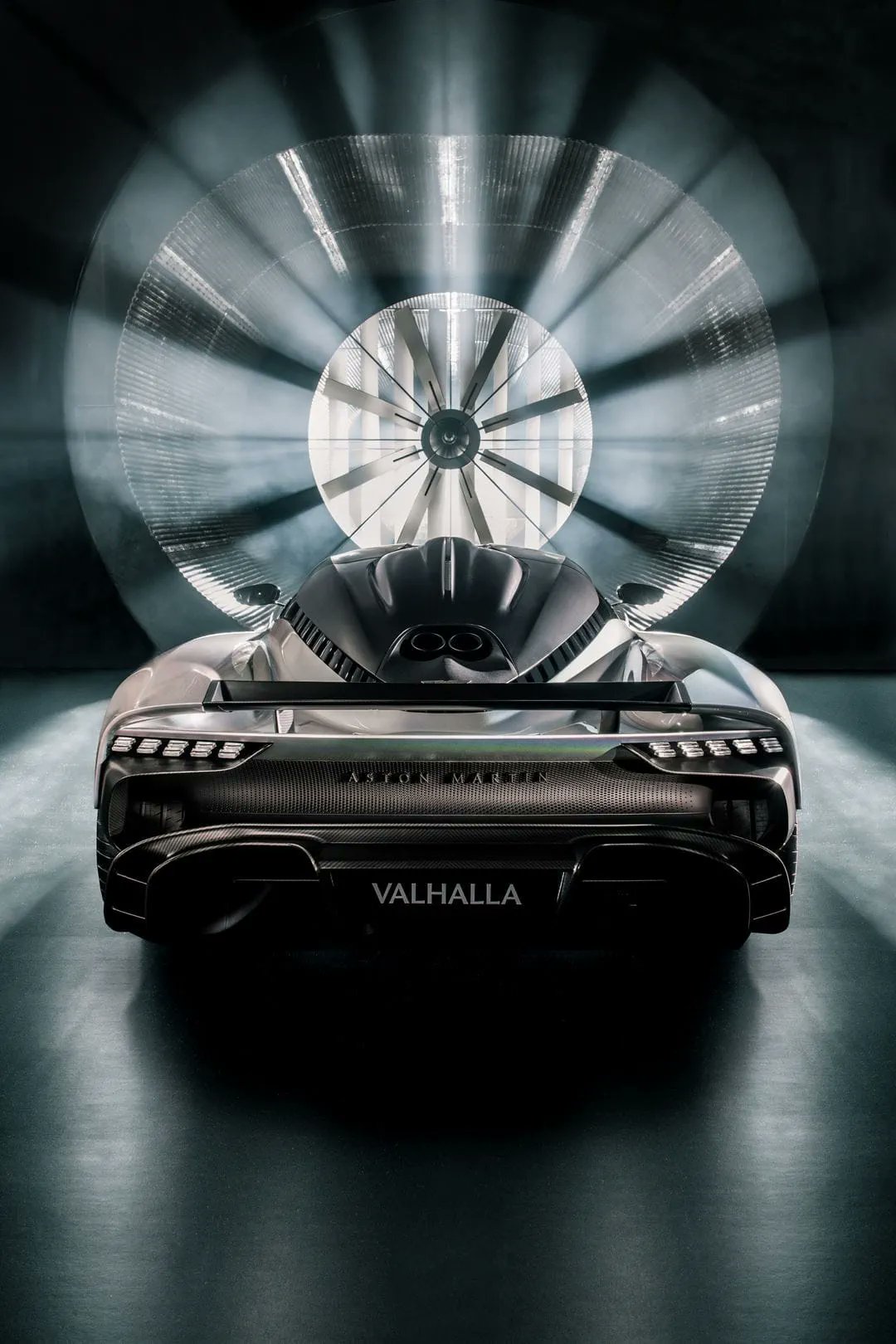 Supercarro Aston Martin Valhalla: desenvolvido com tecnologia e experiência  da Fórmula 1 - Aston Martin