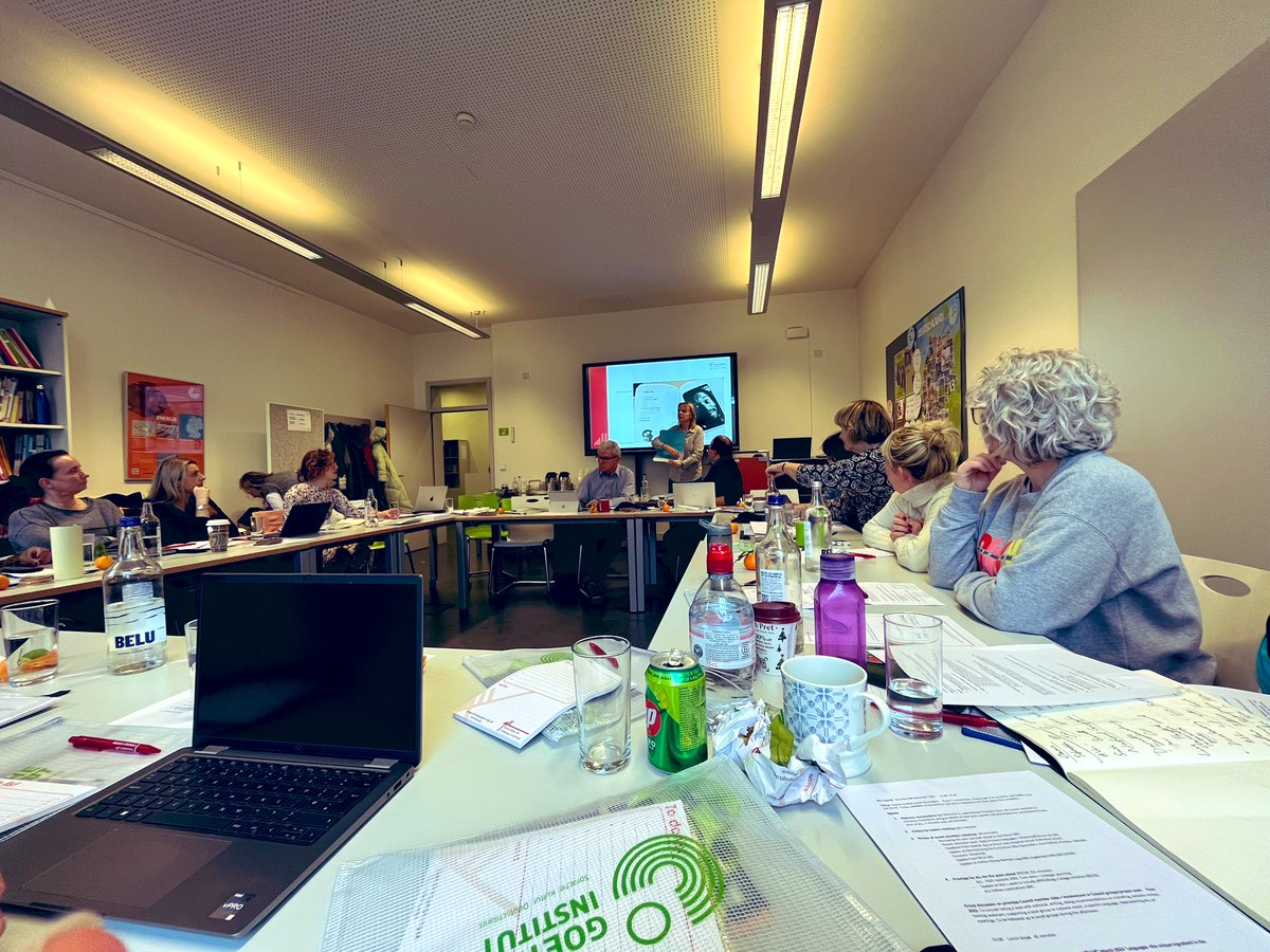Lisapolyglot's tweet photo. ALL meeting, the national association supporting teachers of MFL. For more information, see @ALL4language 
and
https://t.co/eo1LlTJezb

#mfl #mflchat #LanguageLearning 
@LizbLanguages @StevenFawkes @rene_koglbauer @CristaHazell @suzibewell @HelenMyers @valleseco https://t.co/ftESyDXvv9