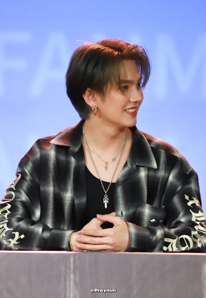 i feel like a vampire 🧛‍♀️

BUILD FANMEET IN TAIPEI
#BUILDMissingUinTaipei <a href="/JakeB4rever/">BIU.</a>