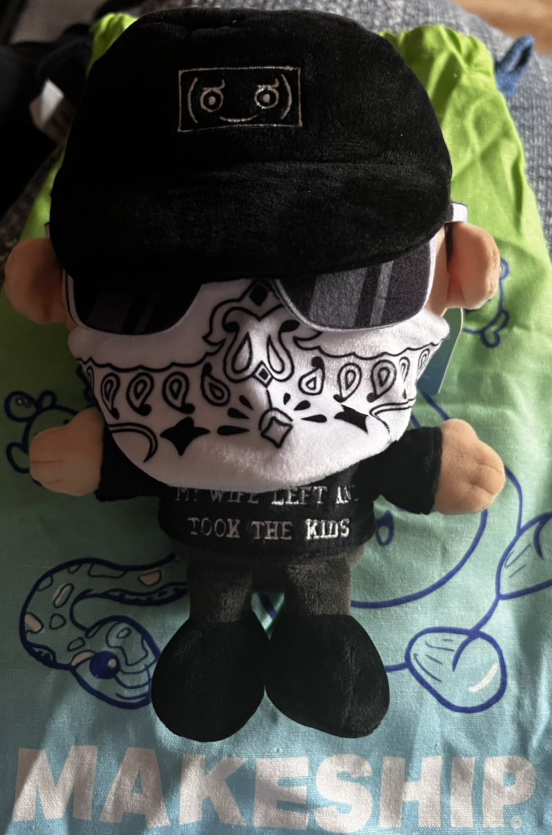 Hendertainment tweet media