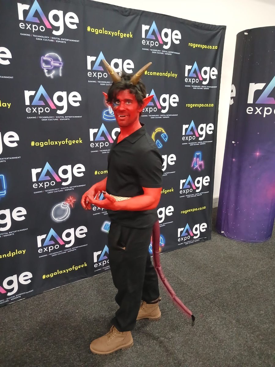 avatronis's tweet photo. Interesting going to #rAgeExpo2023 in full-ass #cosplay. Never been asked to do so many photos in my life. If anyone finds me here that took a photo with me, feel free to tag me. would love to see them. Execpt those fake nerds that thought i was a devil. #BaldursGate3 #tiefling https://t.co/2eZtLj4dOA