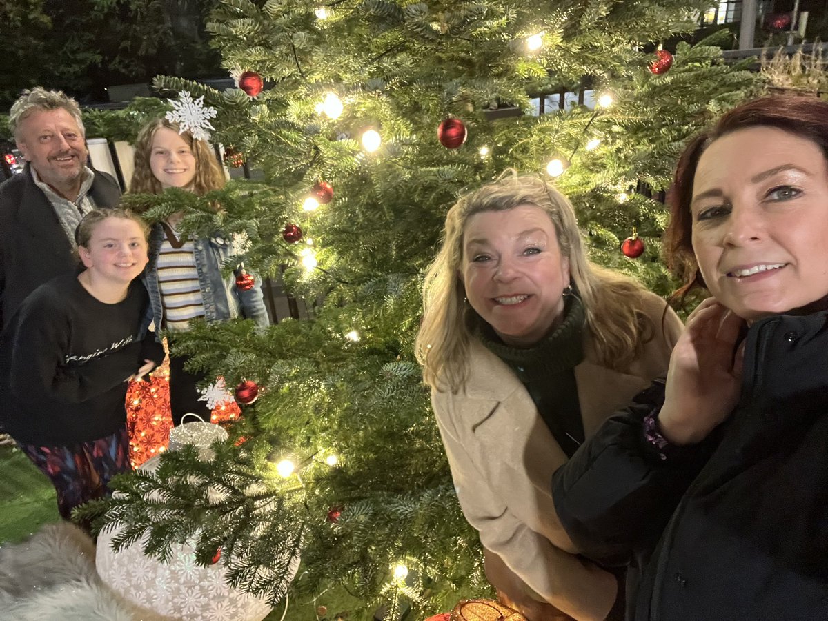 Ppl of #rdguk - don’t miss It’s A Wonderful Life at <a href="/ReadingRep/">Reading Rep Theatre</a>, it’s proper lovely and so cleverly done. Totally feeling the festive glow now 🥰🎄🔔👼🏻