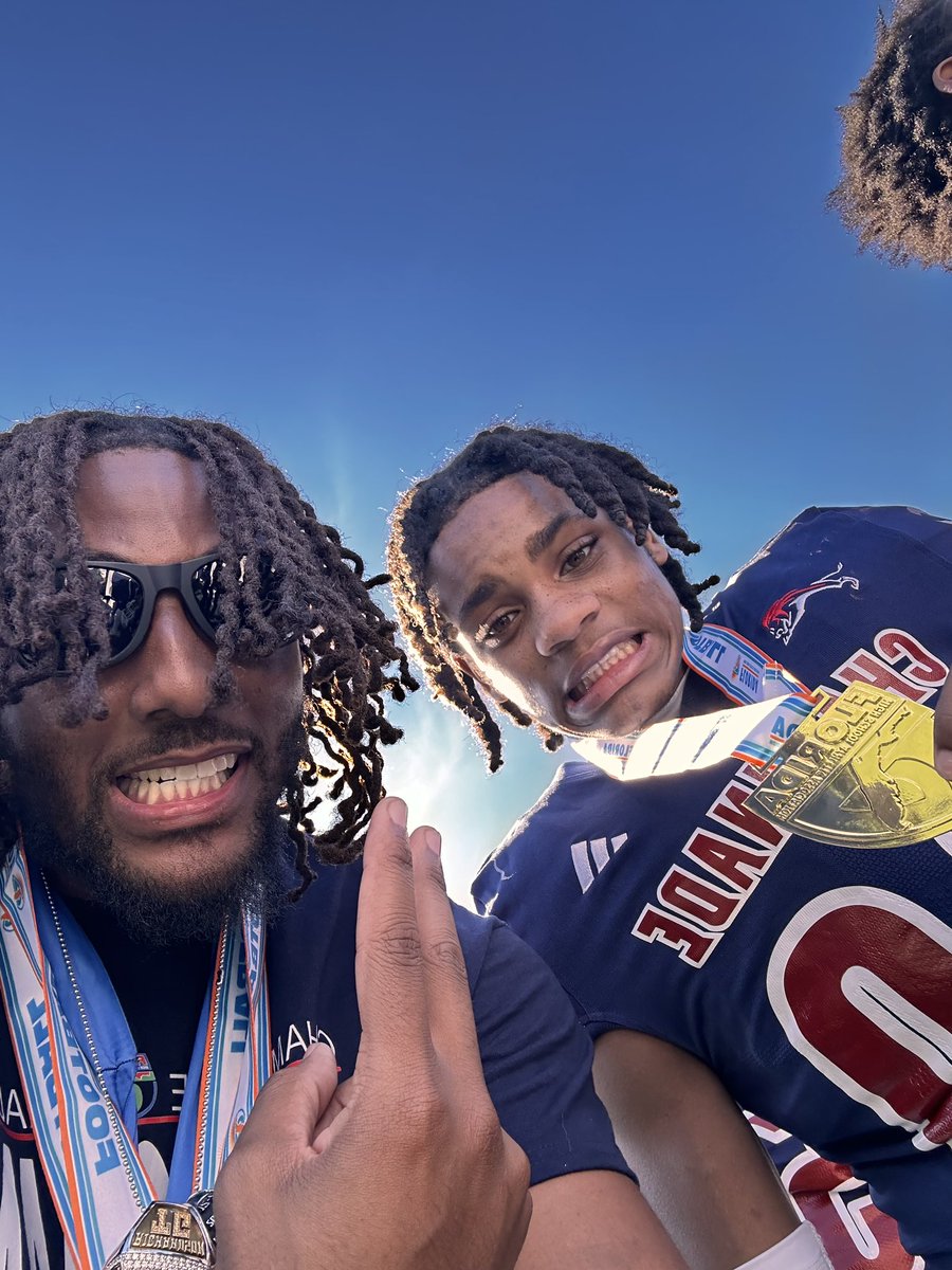 AykenonRod's tweet photo. STATE CHAMP https://t.co/4wguxj7k9Q