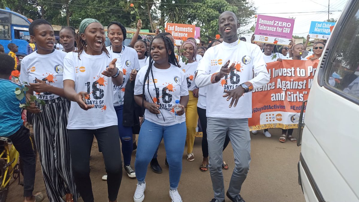 Breaking barriers and building bridges

Let's unite for a violence free world during the #16DaysOfActivisim✊🏾 and band together to create a canvas of change where women and girls can thrive, as we raise our voices together and take action.

#UNFPAYAPKe 
#1vision3zeros