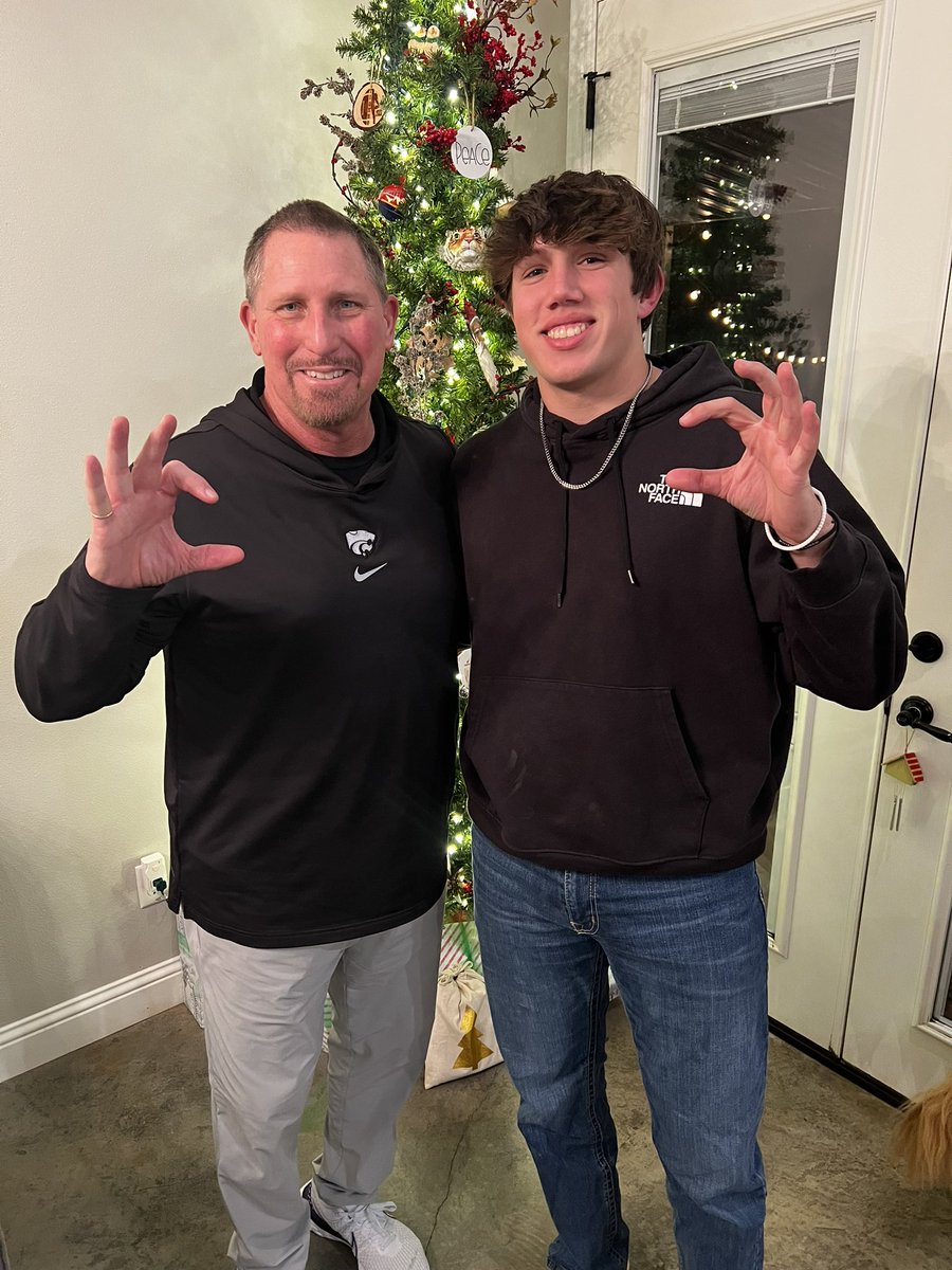 Great to have <a href="/coachstanard/">Steve Stanard</a> visit this week. Thanks for making the trip to spend time with our family! Fired up to get to work with this team <a href="/KStateFB/">K-State Football</a>. Go Cats! #EMAW