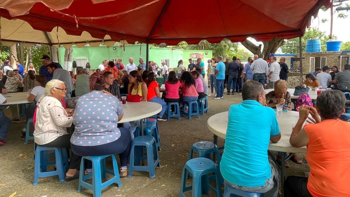 Aquí en nuestro encuentro navideño compartiendo con distintos dirigentes del Estado y nuestro equipo de <a href="/cuentasclarasve/">Cuentas Claras</a> 

Navidad es unión, alegria y reencuentro