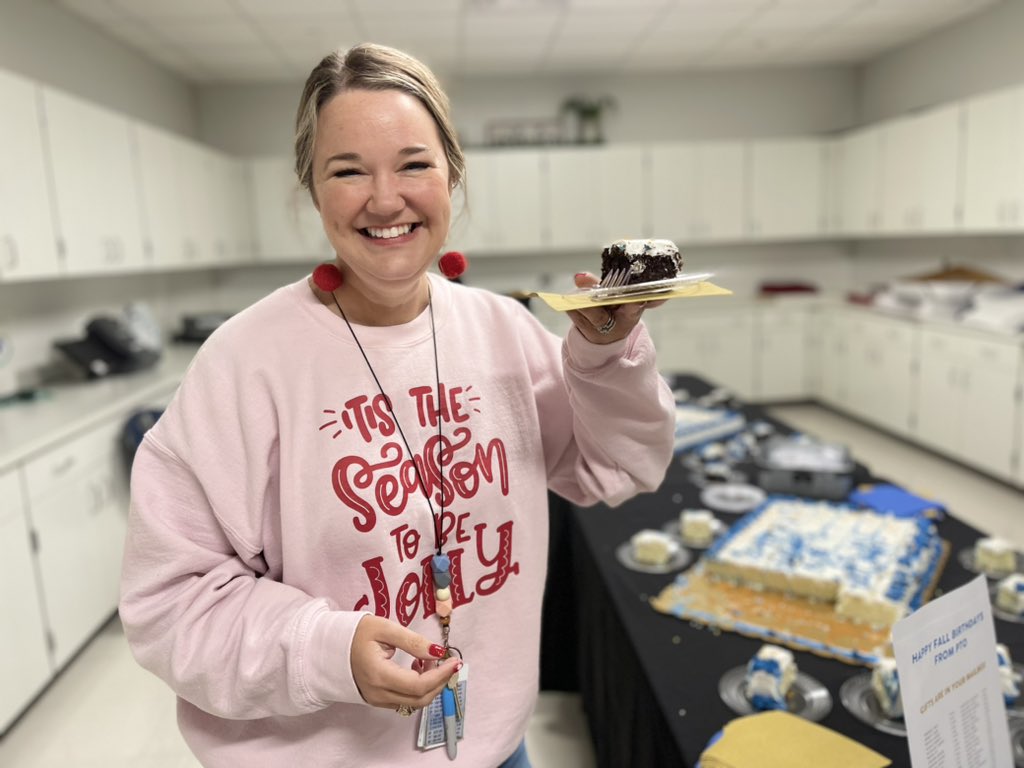 oakhillslions's tweet photo. Happy Birthday to all of our faculty and staff with fall birthdays! Our wonderful PTO provided a chocolate and vanilla cake for the whole campus and Oak Hills Lions note cards for the ones who celebrated a bday in the fall! #LoveOurLions #BestPTO @wjebousek @MrsSedoffOHJH https://t.co/GaYH9N95o5