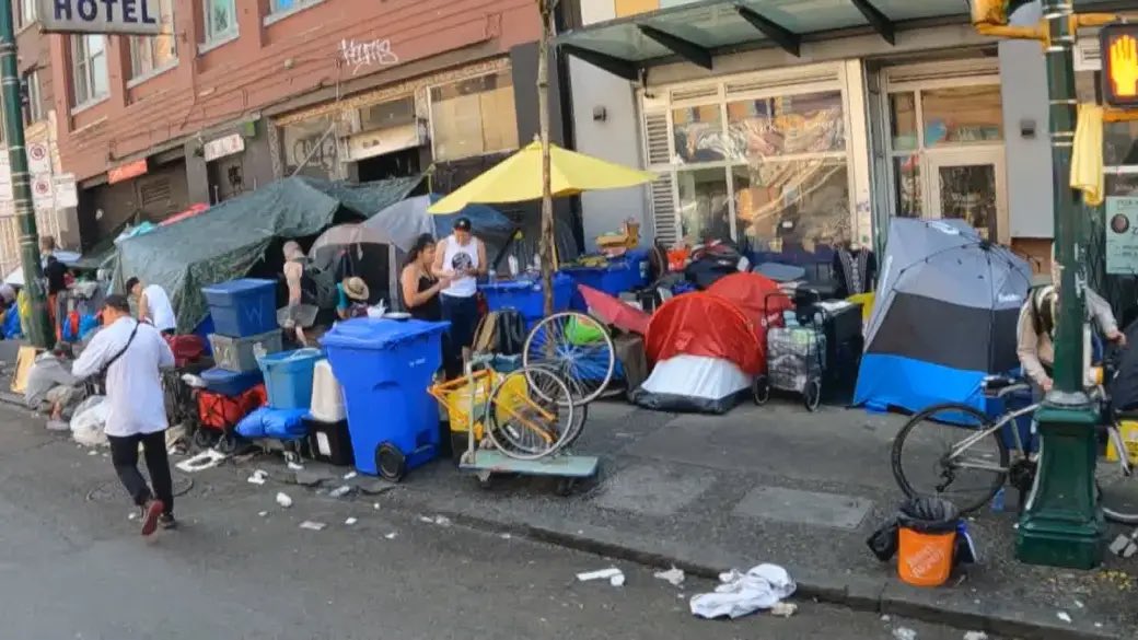 tweetschitt's tweet photo. @SChamberfield @AndrewScheer Welcome to Canada, where citizens die in hunger, no shelters. https://t.co/mKzI2XB4Na