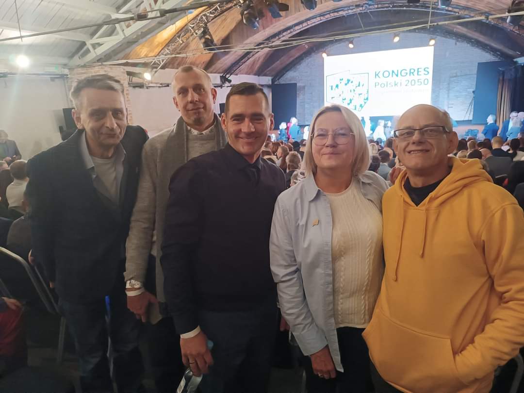 Mariusz24469851's tweet photo. Ekipa @PL2050Lub na  Kongresie @PL_2050   @szymon_holownia.  Działamy💪
 #Polska2050
#WspólnieDoNowejPolityki https://t.co/DeK399ARbF