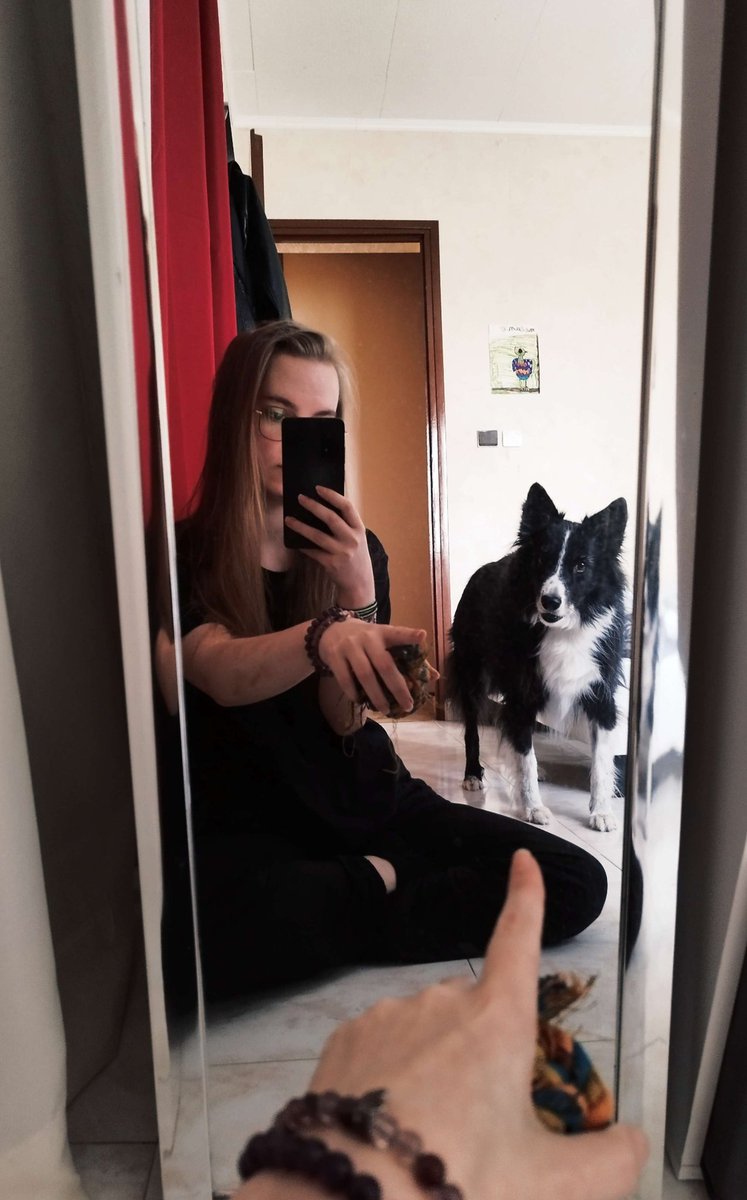 _hostale's tweet image. Mes deux amours 🌙🕊️ 🐶🖤
J'ai appris doucement à m'aimer cette année, que ça dure !