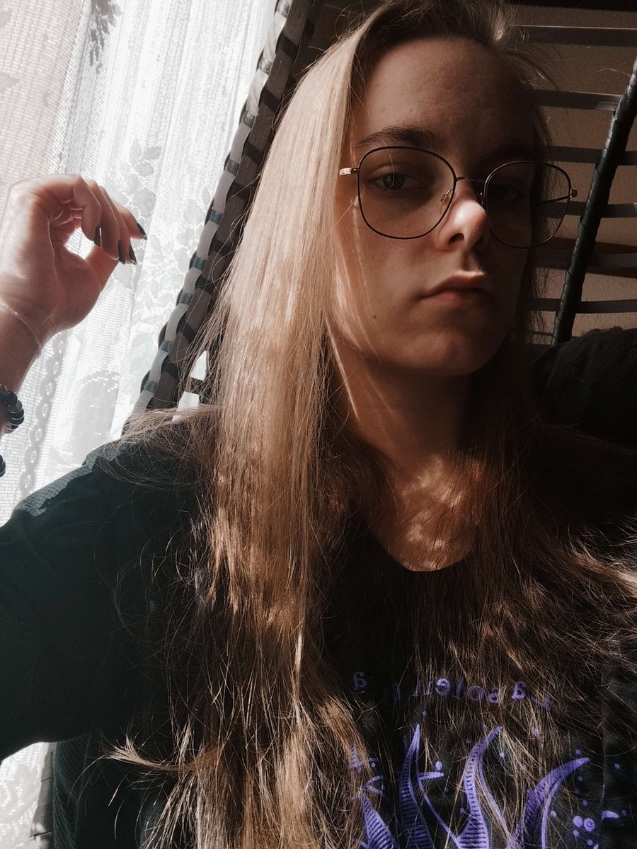 _hostale's tweet image. Mes deux amours 🌙🕊️ 🐶🖤
J'ai appris doucement à m'aimer cette année, que ça dure !