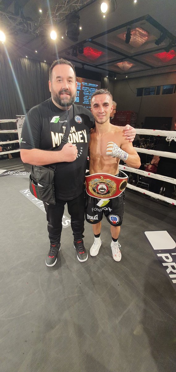 🚨 Andrew Moloney is back 🚨 

30th professional fight and New WBO Global Super Flyweight Champion with a shutout over WBO and WBA #15 Judy Flores. 

Thank you Top Rank, Wildfighter & Dragon Fire Boxing 

#andrewmoloney #toprank #dragonfire #boxing #boxeo 

@trboxeo @trboxing