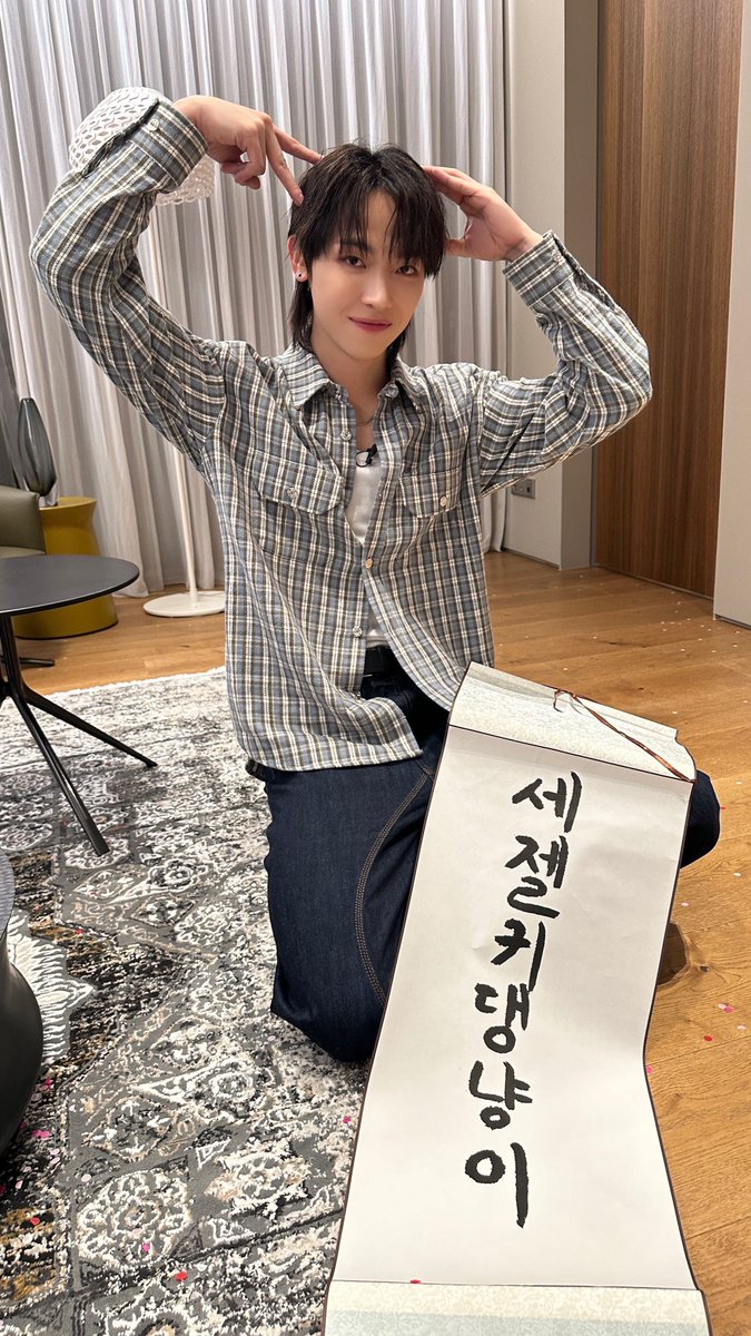andTEAM_members's tweet photo. 첫번째 마마 메이트분들을 만나서 너무너무 즐거웠습니다!! ☺️ 뚱쭝뚱쭝 인간햄찌님 🐹 이랑 받은 파자마도 잘 입고있어요 MAMA 감사합니다~ 🥰 （feat. 세젤귀댕냥이）
#andTEAM #EJ https://t.co/e8QDqSPyYh