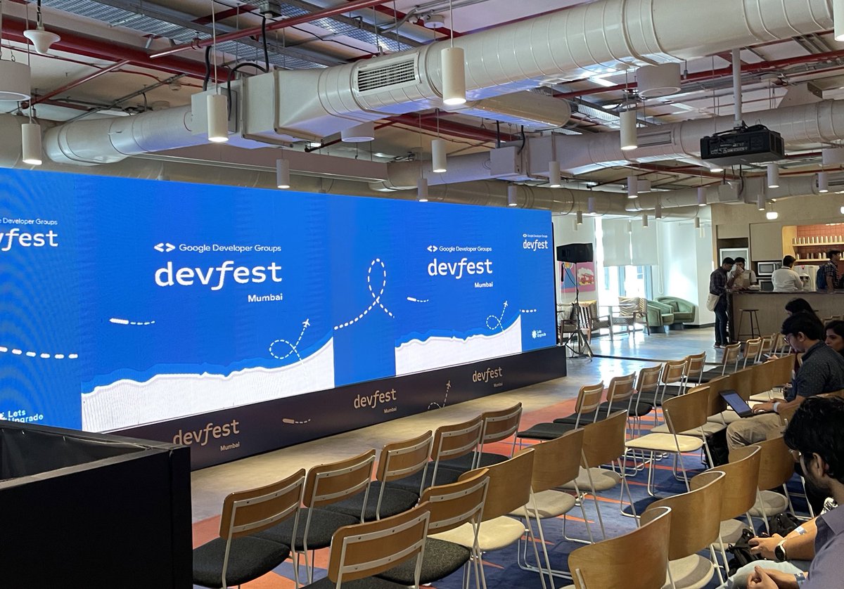 HMamuwala's tweet photo. Here at #devfestmumbai https://t.co/P6iDlSOPHC
