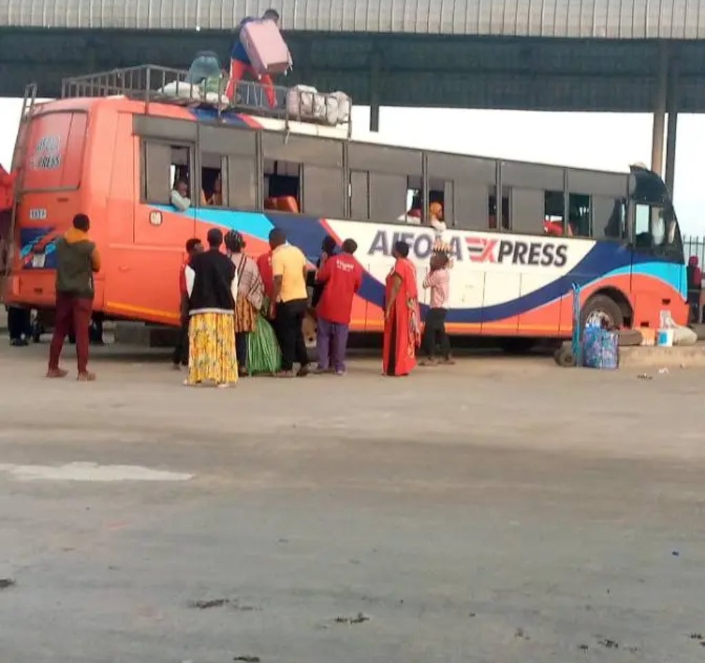 kirigitim's tweet photo. #Aifola
✍️ Umekatazako Tiketi online ya Aifola Dar - Kigoma siku ya safari unakutana na Daladala cha #Machinga Complex. Haka ka Dubwasha kanaweza kukiwasha Dar - Kigoma bila mapumziko kweli? https://t.co/mOChxO6Ua8