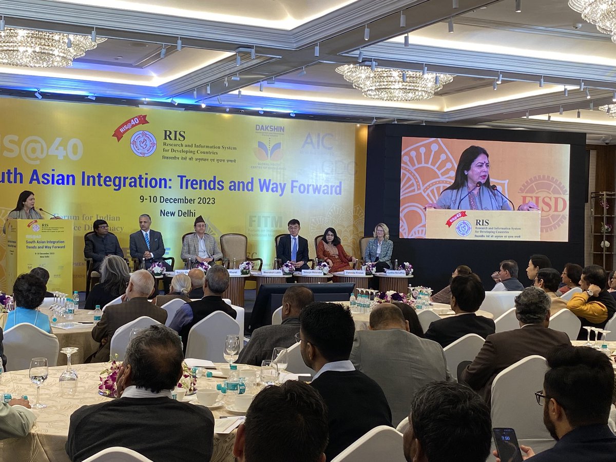 Thank you ma’am <a href="/M_Lekhi/">Meenakashi Lekhi</a> Hon’ MoS for External Affairs &amp; Culture for highlighting d importance of #SouthAsia with greater need for energy, culture &amp; connectivity in d region
<a href="/Sachin_Chat/">Sachin Chaturvedi</a> <a href="/RIS_NewDelhi/">RIS</a>