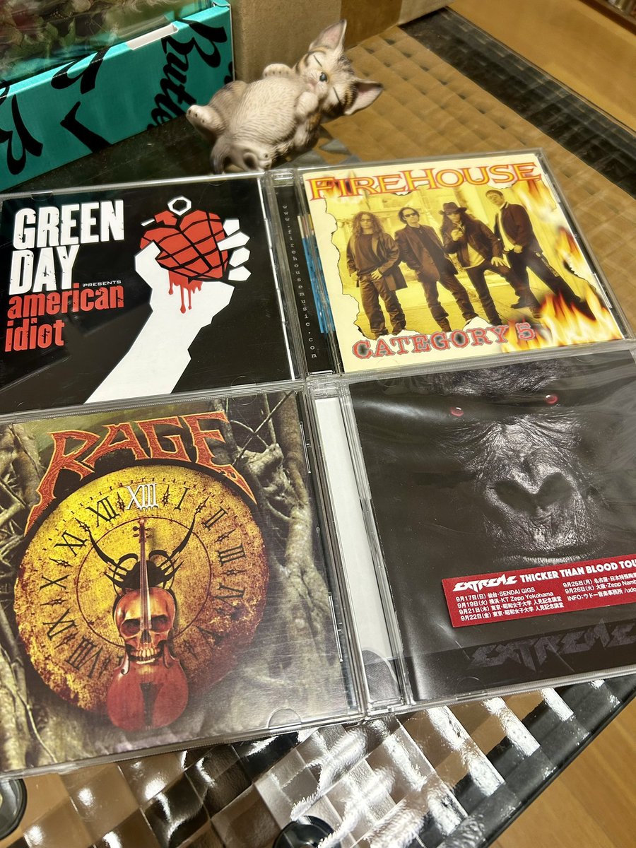 DreamCh24621504's tweet photo. Hi, guys.
I listened to these CDs on December 9th, 2023.

American Idiot / Green Day🇺🇸
#TréCool

Category 5 / FireHouse🇺🇸
#MichaelFoster

XIII / Rage🇩🇪
Six / Extreme🇺🇸

It was hot today, wasn't it?
I shouldn't have worn a leather jacket. https://t.co/DSYAeBSUO4