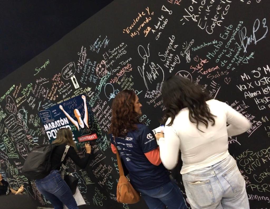 21KCDMX's tweet photo. ¿Se va a hacer o no se va a hacer en el @Maratonmty? 🤠

El Maratón de la CDMX @Telcel y el Medio Maratón @bbva llegaron a tierras regias, ven a inscríbirte, estamos en la Expo del Maratón Powerade Monterrey este 09 de diciembre en Cintermex
#RetoCDMX https://t.co/ixr45BsdGG