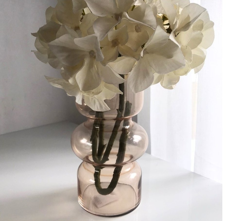 CharisDecor's tweet photo. Timeless time glass vases, the gold tone glazed glass finish makes these effortless stunners✨

Price: 13,500
Size: 18.5cm H

Order on our website. While you do, chat with us from our website or send us a DM to assist with your order. https://t.co/CFdvXaCDWY