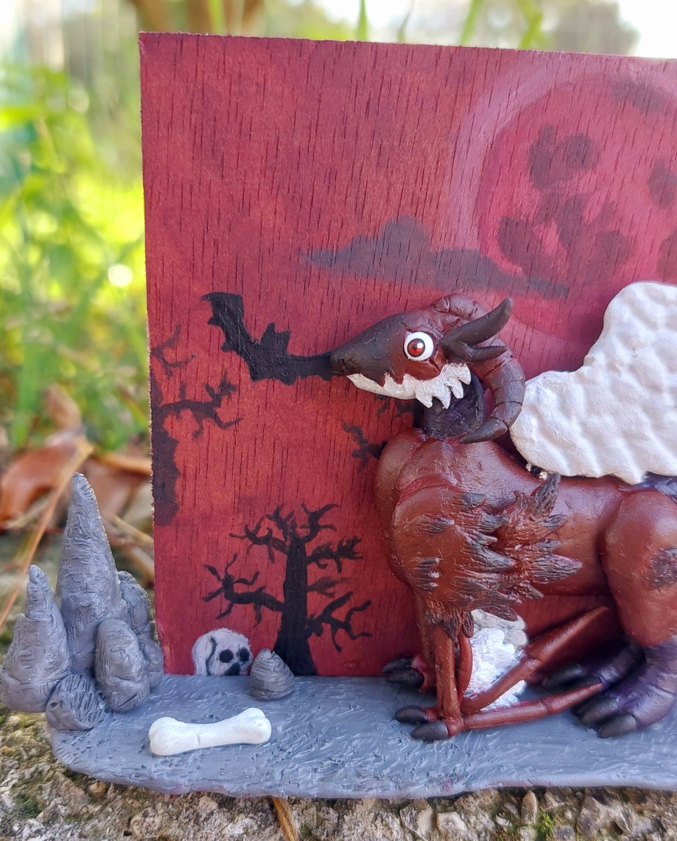 Mirachii_9's tweet photo. So happy with how this turned out. ☺️ #clay #sculpture #mixedmedia #DVC #wood #fantasy #dragon #art #handmade #spooky #acrylics #beesputty #polymer https://t.co/ksNrNZ3jmK