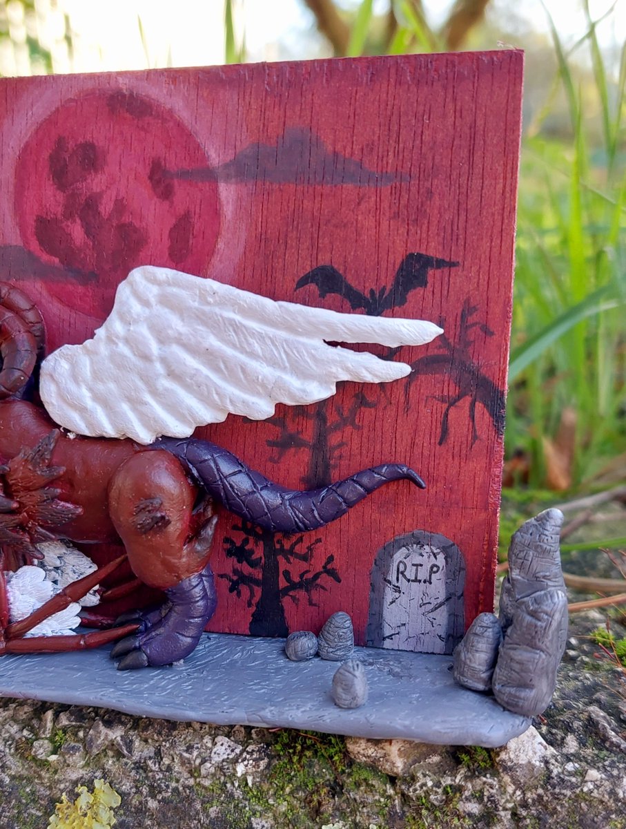 Mirachii_9's tweet photo. So happy with how this turned out. ☺️ #clay #sculpture #mixedmedia #DVC #wood #fantasy #dragon #art #handmade #spooky #acrylics #beesputty #polymer https://t.co/ksNrNZ3jmK