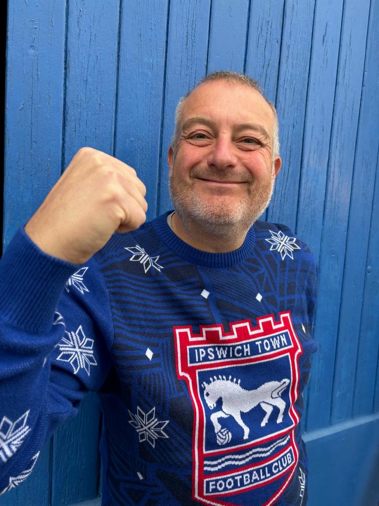 Modelling #ITFC 's Christmas loungewear range....its LEE ready to cheer on our tractor boys this afternoon 💙 
.
.
#itfc #ipswichtown #ipswich #football #portmanroad #ipswichtownfc #ipswichtownfootballclub #tractorboys #coyb #blueaction #footballhistory #edsheeran