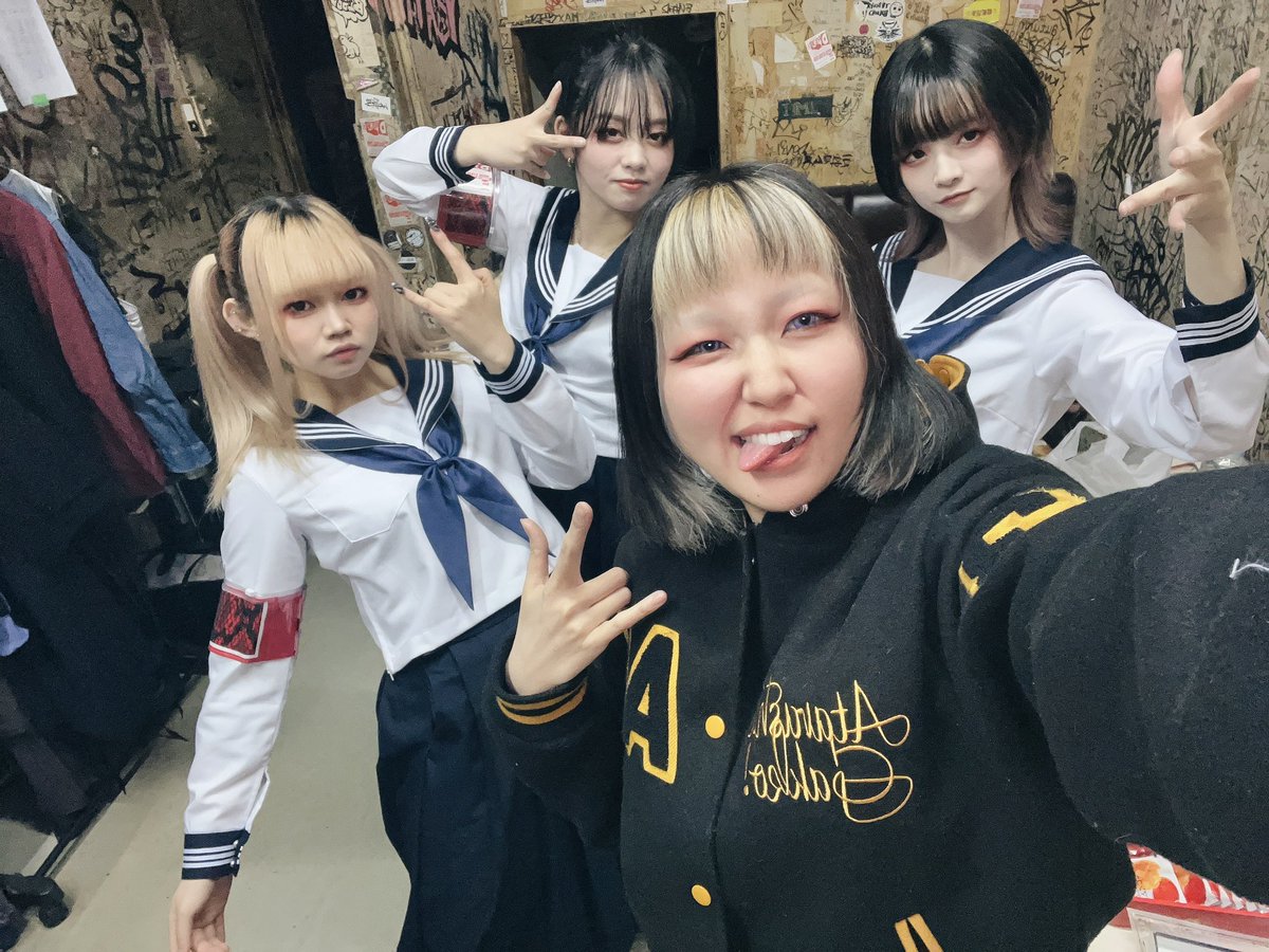 sinzou8010's tweet photo. #ANPROM
#新しい熊本のリーダーズ
本日はありがとうございました✨✨
久しぶりに会えた人がたくさんで嬉しかった🥺😭嬉しすぎてチェキ撮って来た🫶🍑🦋
ステージもたくさん練習してきたので褒められて嬉しかったです‼️
来年もまたみんなでがんばるぞー!!!!!
ありがとうございました‼️ https://t.co/8cJYyGDpQy