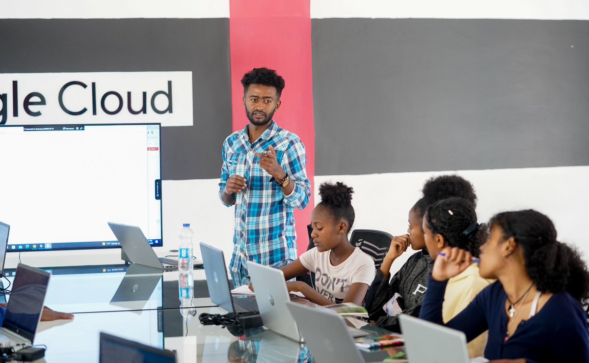 DanEnergyET's tweet photo. #SatCoding Learning the language of new-era technology! @DanEnergyET https://t.co/4AVR8WleYs