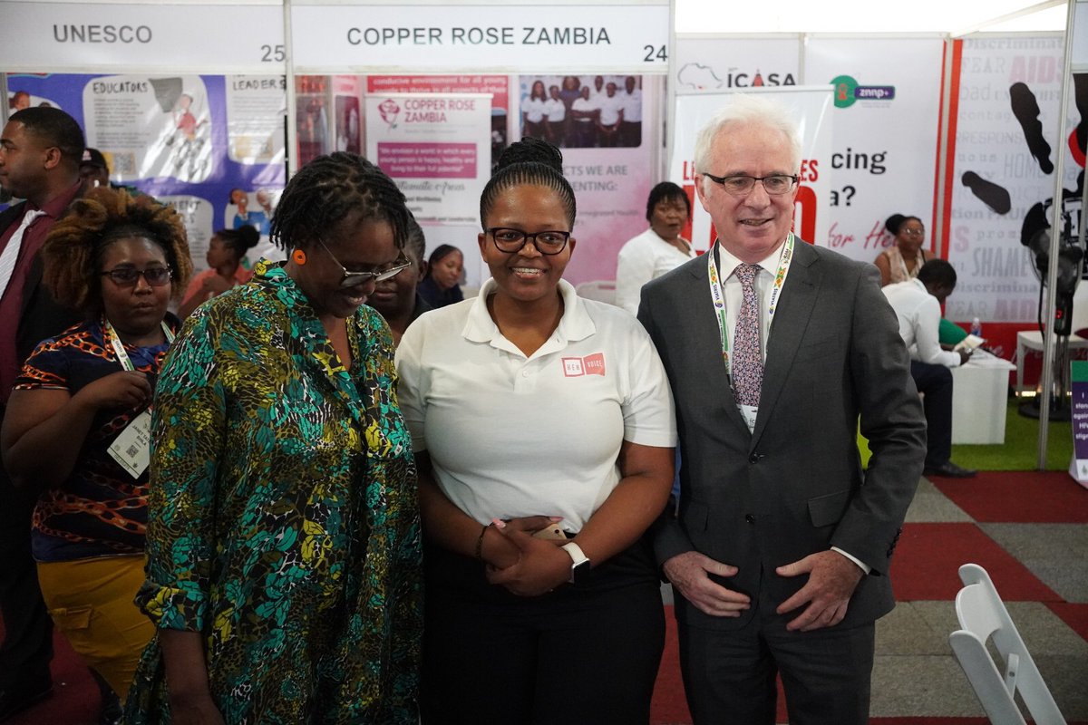SikhulileH4306's tweet photo. It was a great honour to finally meet @UNAIDS  Executive Director and @GlobalFund Executive Director during the #ICASA2023 in Harare. https://t.co/7pYrcGS6Tx