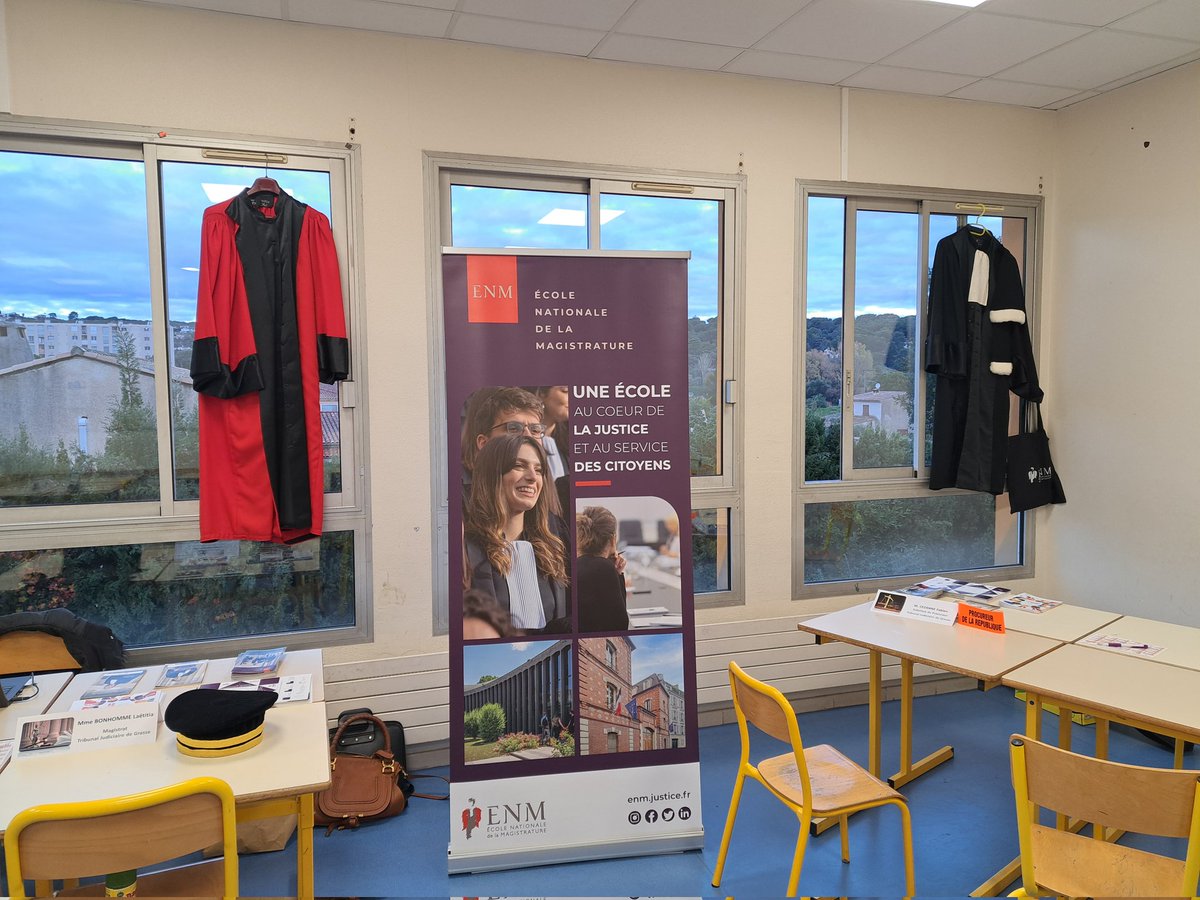 laetitia PASCAL (@tetilaeti) on Twitter photo Très heureuse d'avoir participé au forum des métiers au Collège Notre Dame de la Tramontane à Antibes. Partage d'un métier passion avec les élèves. Très heureuse d'avoir participé au forum des métiers au Collège Notre Dame de la Tramontane à Antibes. Partage d'un métier passion avec les élèves.