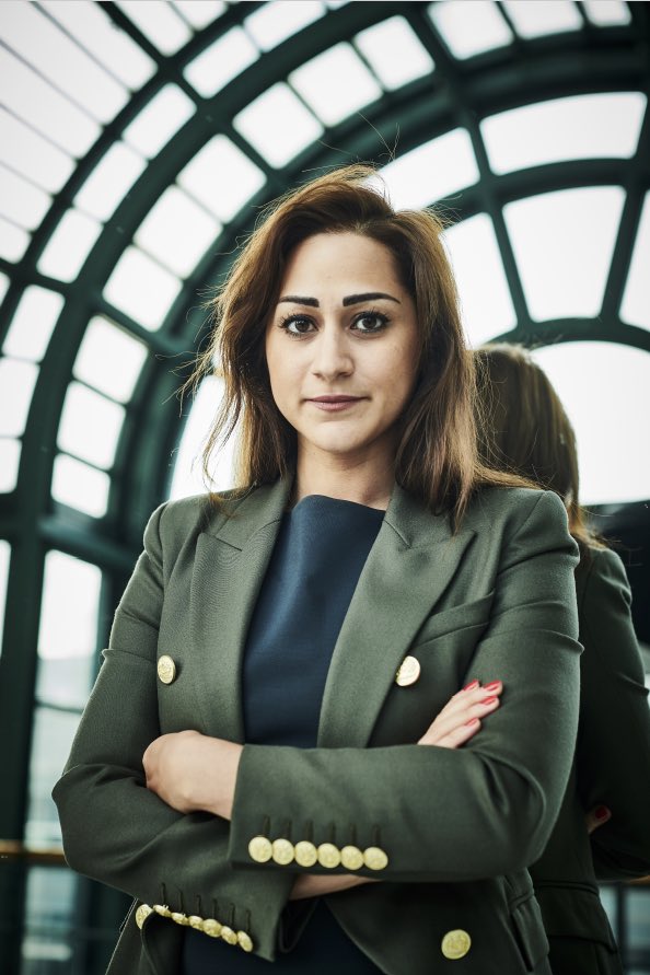 Das ist Dr. Tara Shirvani, Expertin für Nachhaltigkeit und Klimapolitik an der Oxford University und gebürtige Wienerin. Ich habe mit ihr über den "Zirkus" in Dubai, Greta Thunberg und Österreichs Klimapolitik gesprochen - morgen in der #Krone und auf <a href="/krone_at/">Kronen Zeitung</a> [Krone+]