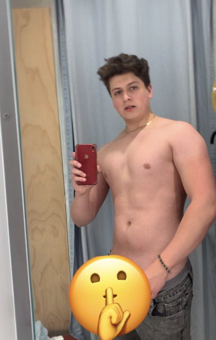 Me la chupar&iacute;as en un probador de ropa? 🥵🤫 https://t.co/u3si0EPmUN