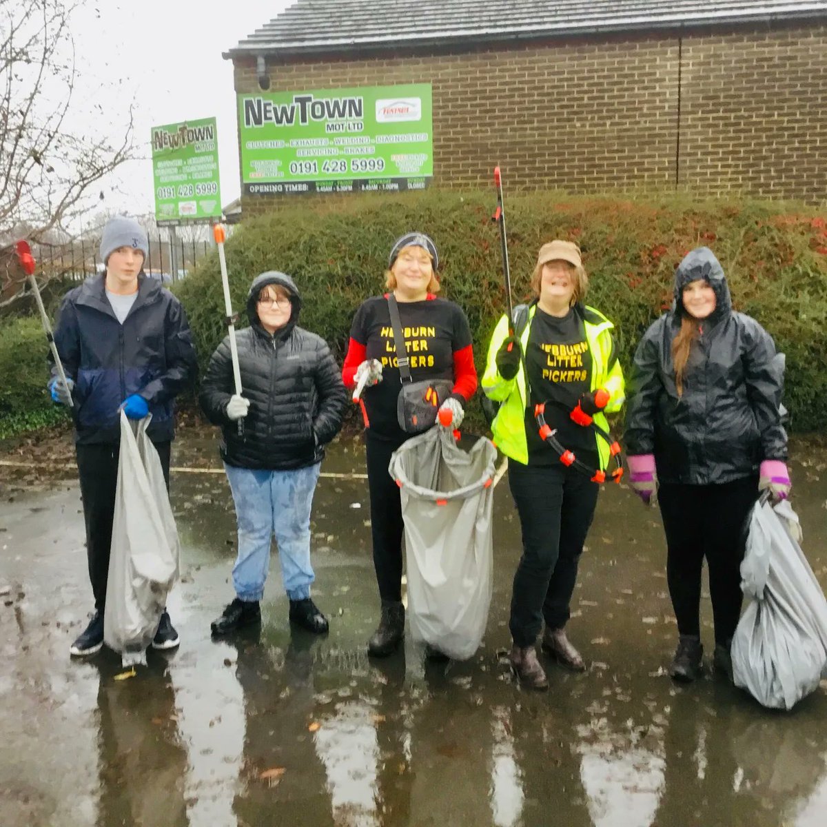 Team of 15 soggy volunteers 🌧️ making the place better every week 💪
#lovewhereyoulive #leaveitbetter
