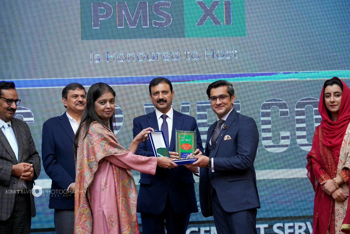 hmunir393's tweet photo. Receiving souvenir at welcome dinner hosted by the worthy seniors of PMS-11 for PMS-12. 💫
#pms #pms11 #pms12 #pmsfraternity #css #fpsc #ShaneMcGowan #sundayvibes #Gaza #TelAviv #viralvideo #punjab #lahore #RipShaneMacGowan #PAKvsAUS #LiverpoolFC https://t.co/CyKLrjK6Qp