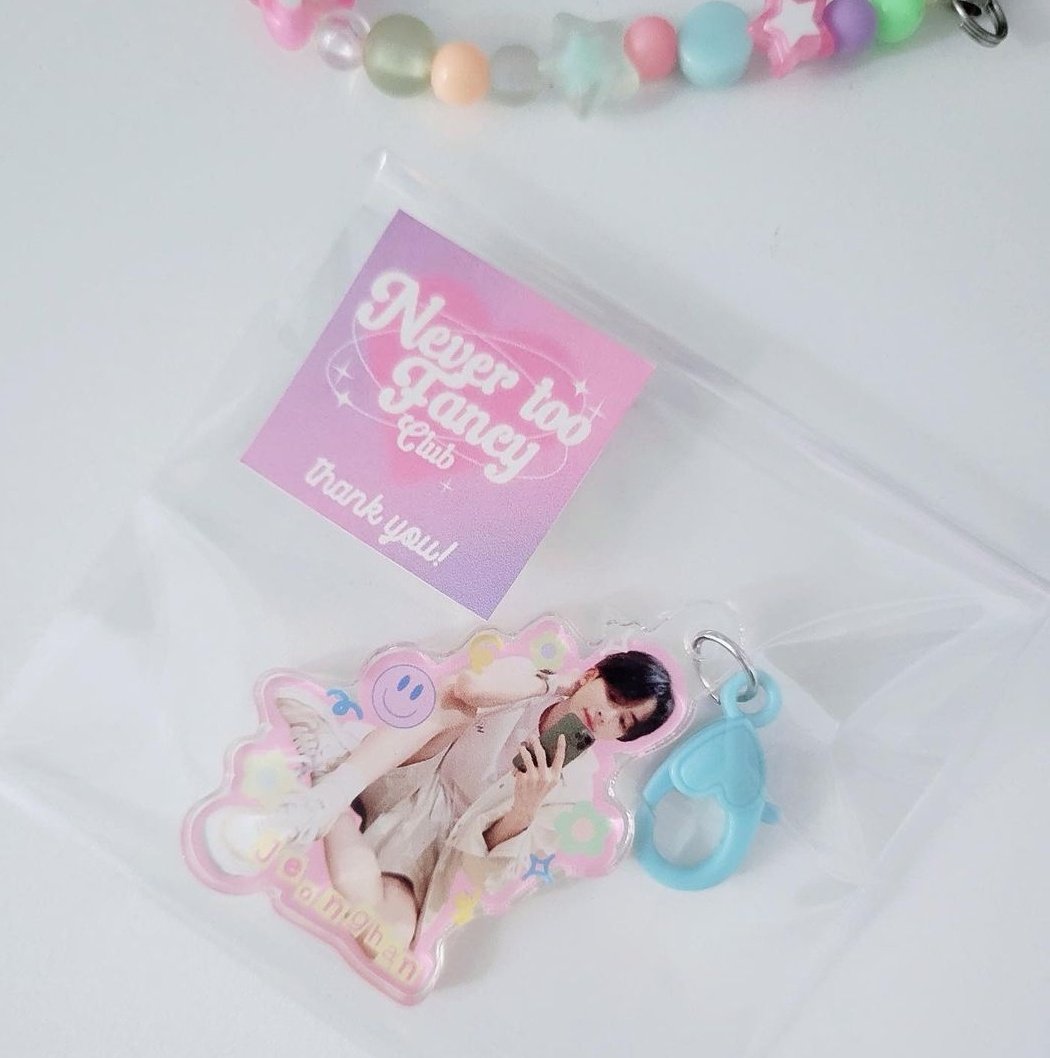 nevertoofancy's tweet photo. Jeonghan keychain 🤍

Tiny, cute han 💫 

#jeonghan #svt #svtmerch #svtkeychain #keychain #kpop #kpopkeychain #smallshop #SmallBusiness https://t.co/moSabn8Gpq