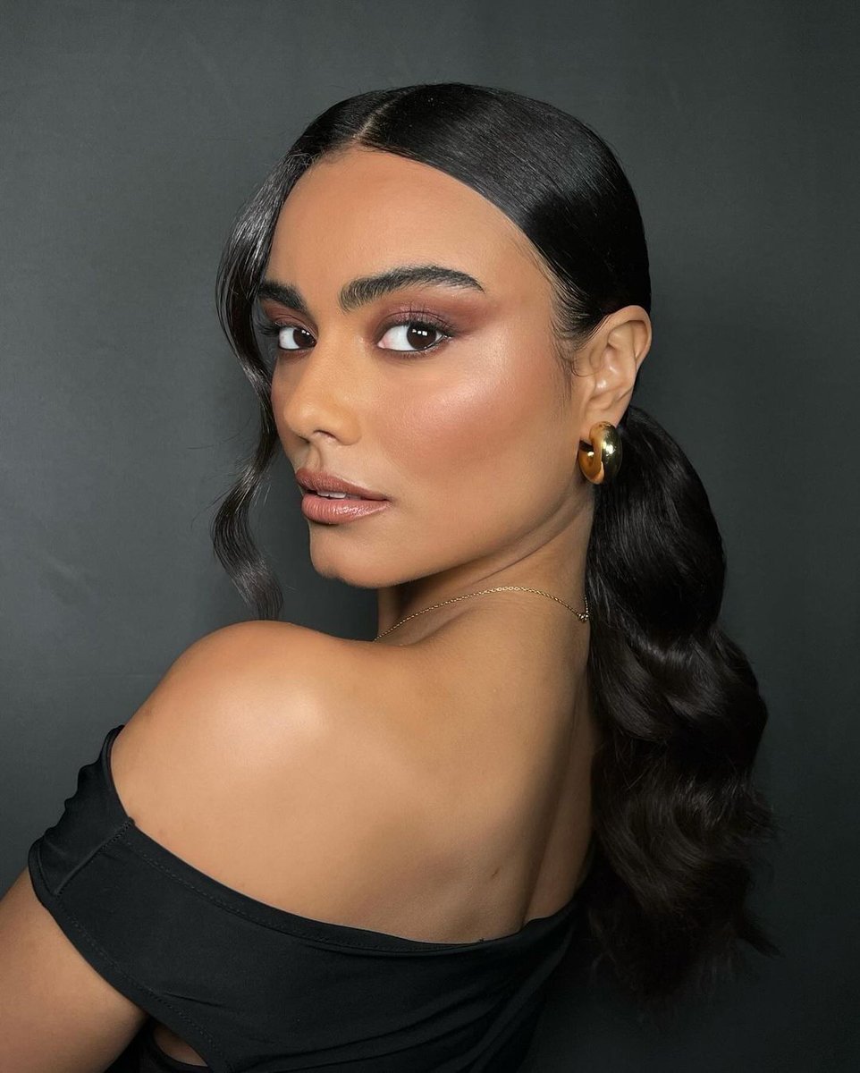 zenluxuryhair's tweet image. Made you look 

@michaelgrayhair Creating some hair magic with the gorgeous @kenyabrown_ ✨ 

#clipinextensions #zenhair #christmas #hairinspo #hairmagic